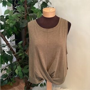 SO cropped twist front muscle style tank top Woman’s size 2X olive